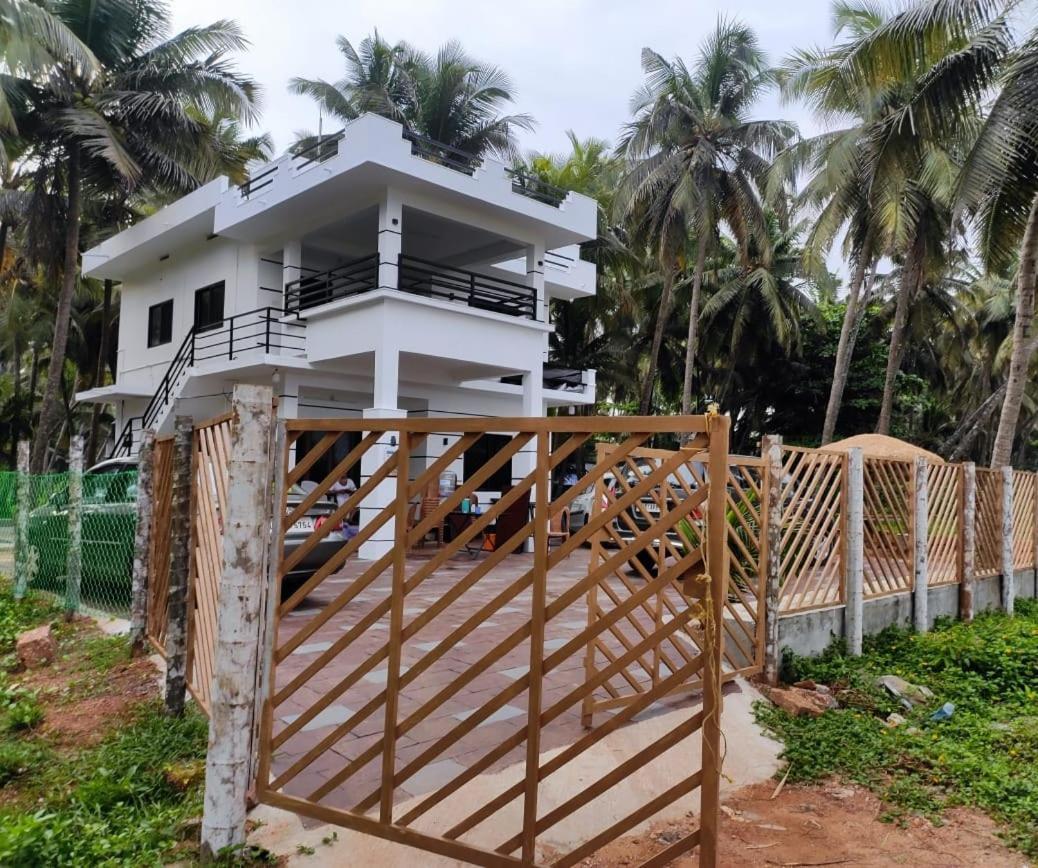 Corniche Beach Resort Mulappilangād Exteriér fotografie