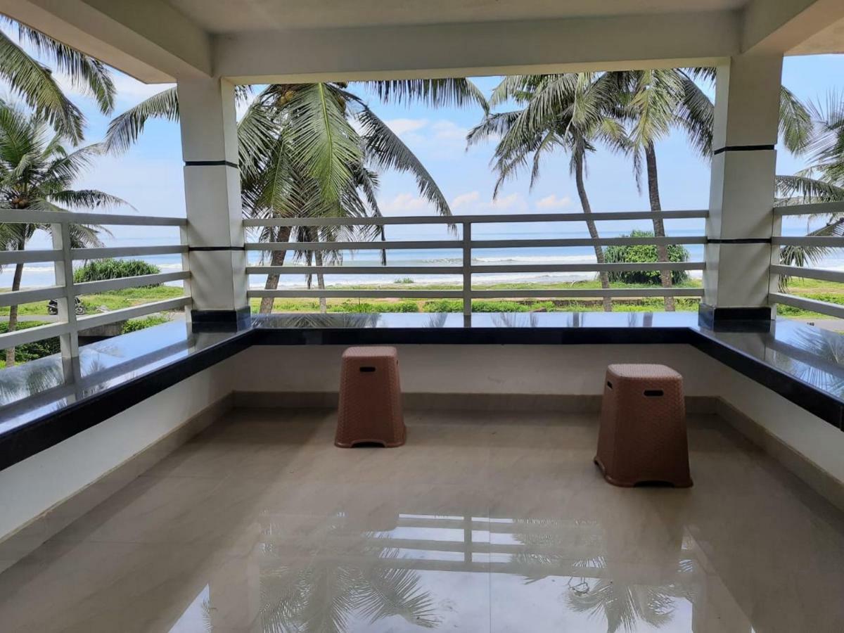 Corniche Beach Resort Mulappilangād Exteriér fotografie