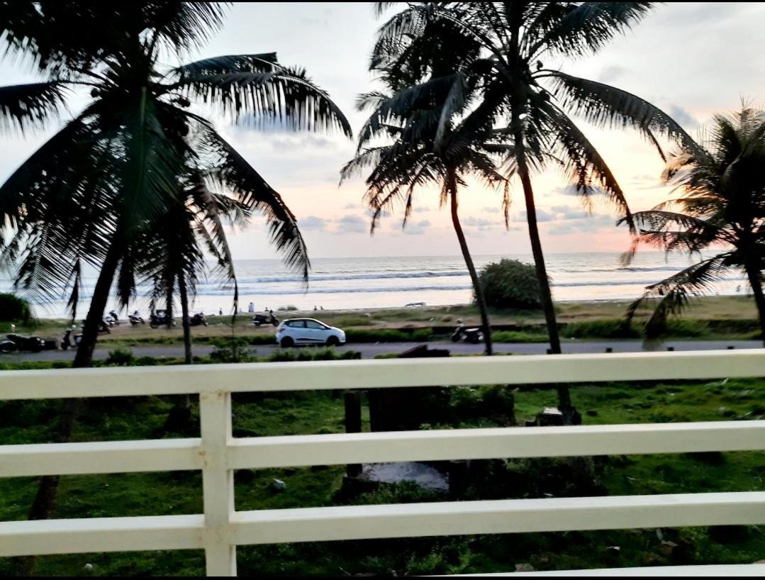 Corniche Beach Resort Mulappilangād Exteriér fotografie